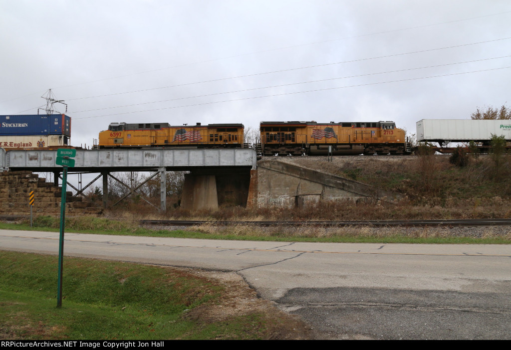 UP 2713 & 6597 pass the intersection of Railroad and West as they roll east above ground level